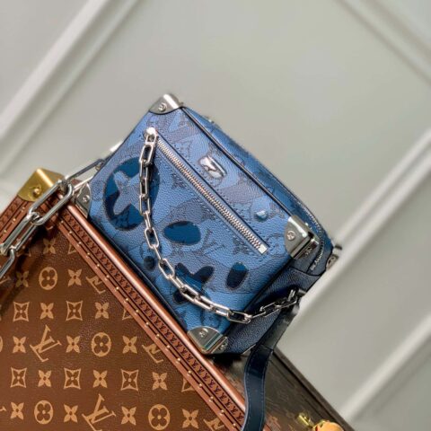 M22588蓝色 盒子包箱子系列Mini Soft Trunk 手袋