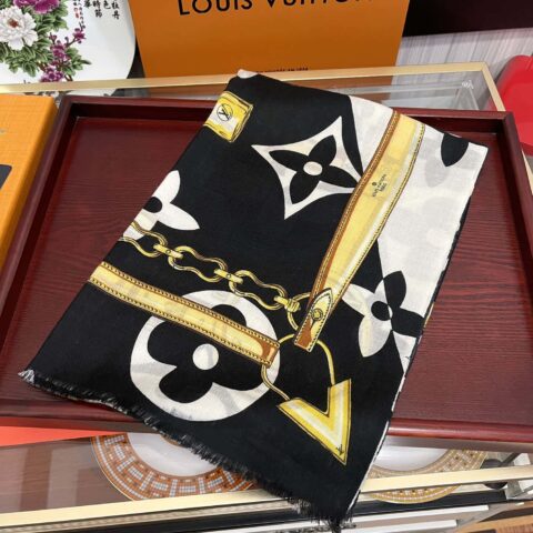 LV路易威登双面戒指绒长巾