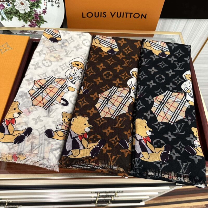 LV路易威登小熊欢乐园羊绒围巾
