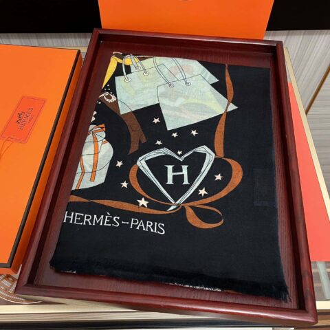 Hermes爱马仕戒指绒长巾