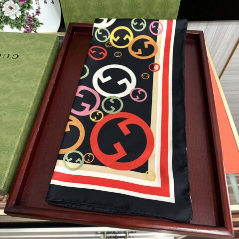 GUCCI古驰100%顶级斜纹真丝围巾