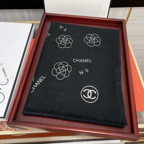 CHANEL香奈儿双c系列300支羊绒长巾