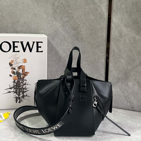 LOEWE 2023单色釉缎面系列 Hammock bag吊床包 0682黑色