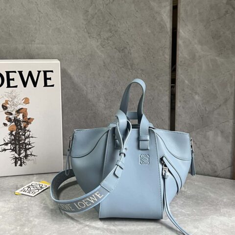 LOEWE 2023单色釉缎面系列 Hammock bag吊床包 0682雾霾蓝