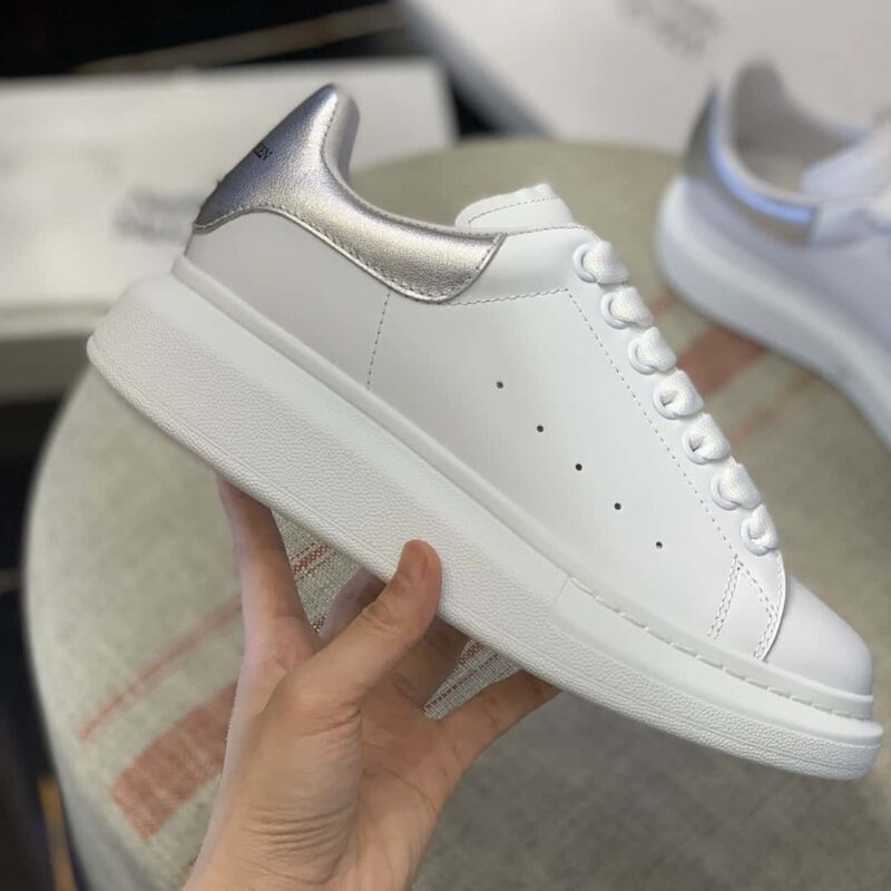 亚历山大麦昆AlexanderMcQueen 银皮尾 男女同款运动鞋