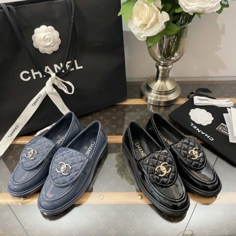 CHANEL 𝟐𝟎𝟐𝟑小香中古菱格 复古漆皮乐福鞋