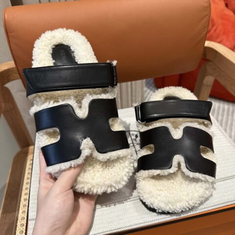 Hermès 羊羔毛 Chypre凉鞋