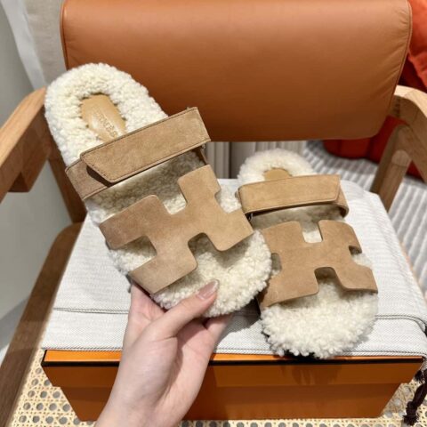 Hermès 羊羔毛 Chypre凉鞋
