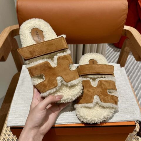 Hermès 羊羔毛 Chypre凉鞋
