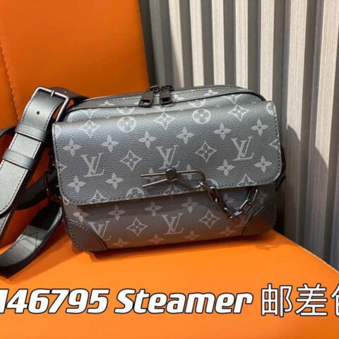 M46795 秋冬新款 STEAMER 邮差包
