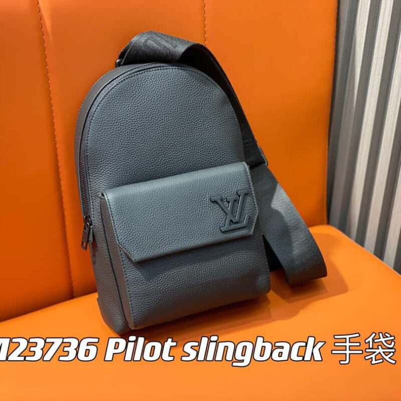 【原单精品】M23736黑色 全皮胸包系列 Pilot slingback 手袋 飞行员吊带包