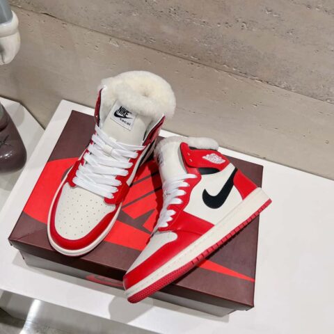 🐰🐰【情侣款】顶级版本🌈🌈🌈Nike 耐克WMNS Air Jordan 1 Mid"Light Bone" AJ1乔丹一代中帮经典复古文化休闲运动篮球鞋