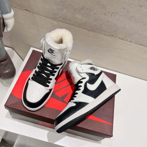 🐰🐰【情侣款】顶级版本🌈🌈🌈Nike 耐克WMNS Air Jordan 1 Mid"Light Bone" AJ1乔丹一代中帮经典复古文化休闲运动篮球鞋