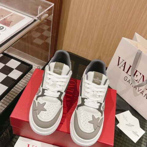 🐰🐰华伦天奴 Valentino 2023早秋新款星星鞋王鹤棣任嘉伦明星同款