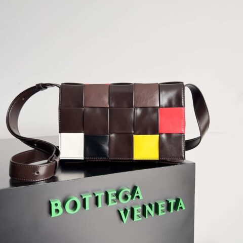 BottegaVeneta 新款Cassette系列男士时尚款号：667298