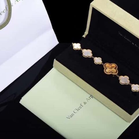 梵克雅宝-𝐕𝐚𝐧 𝐂𝐥𝐞𝐞𝐟 & 𝐀𝐫𝐩𝐞𝐥𝐬 Alhambra手链款系列瑞士石英腕表