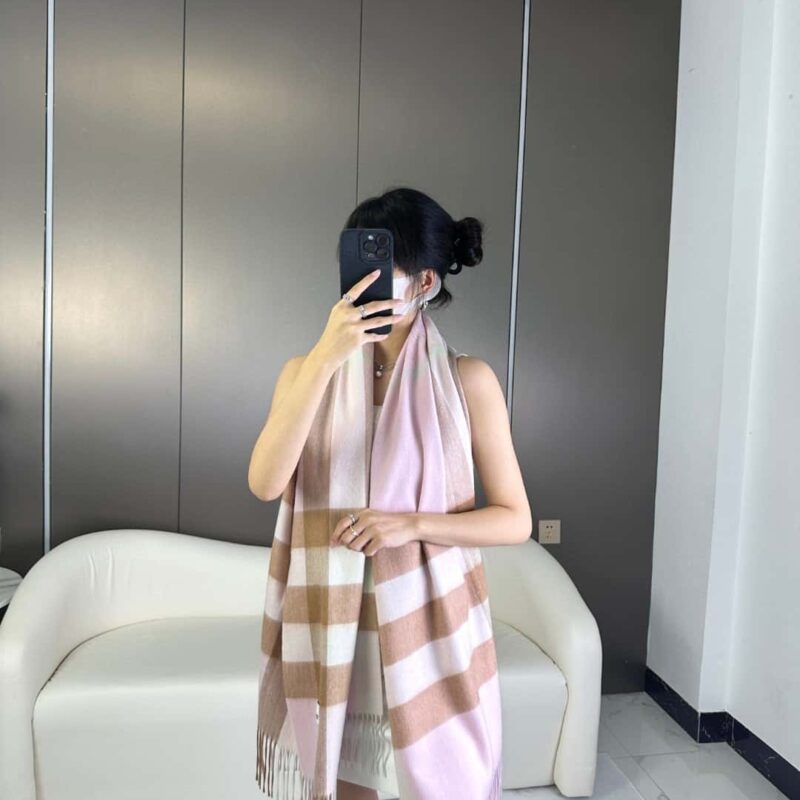 Burberry博柏利 经典大格子大披肩