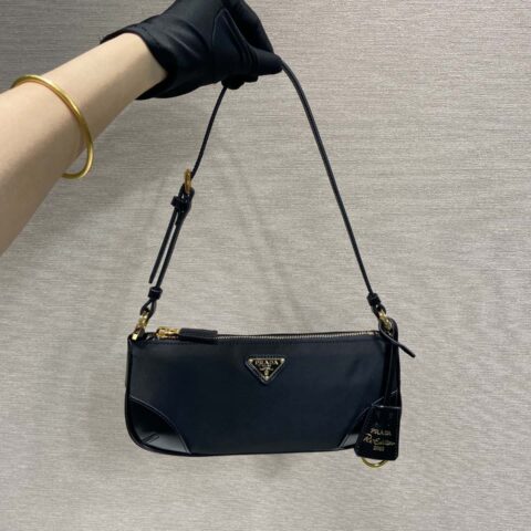 PRADA 新款腋下包 1BC201