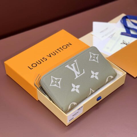 LV M69794 Zippy Wallet