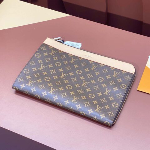 LV M82540 POCHETTE JOUR 手拿包