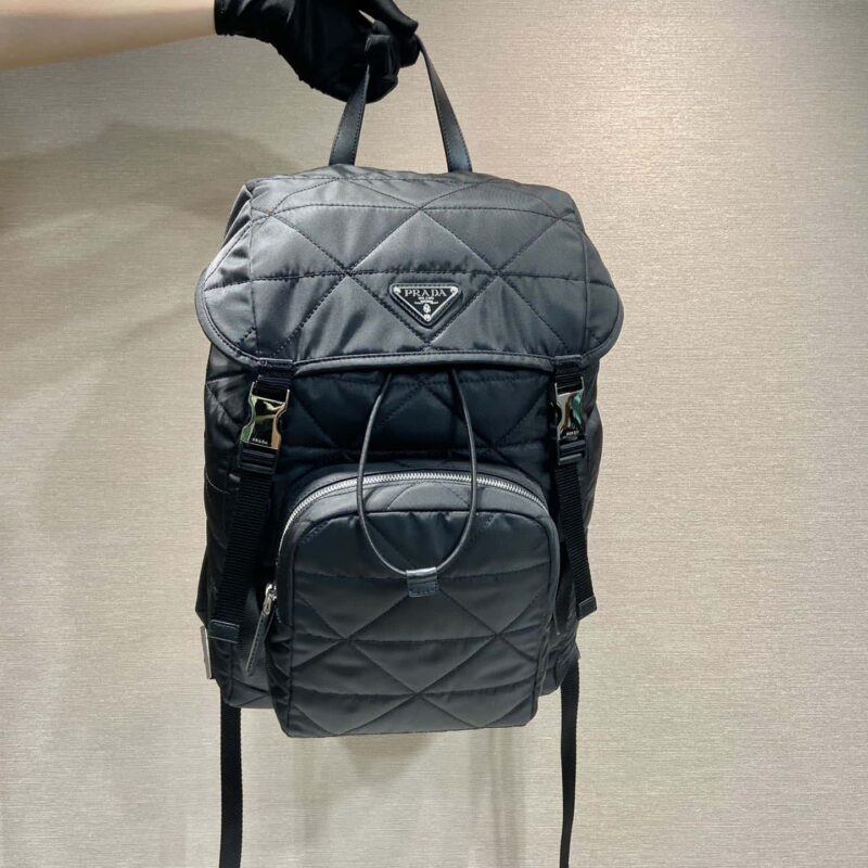 PRADA 新款菱格背包 2VZ135