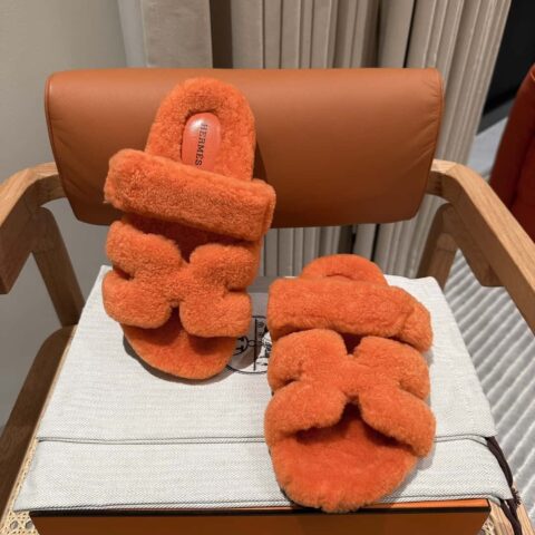 Hermès 毛绒二舅鞋 Chypre凉鞋 橙色