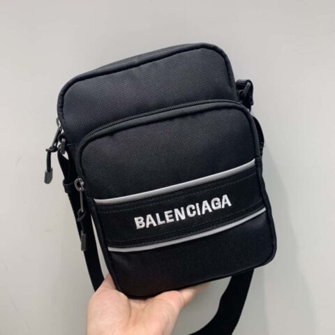 Balenciaga巴黎世家 最新邮差包 638657