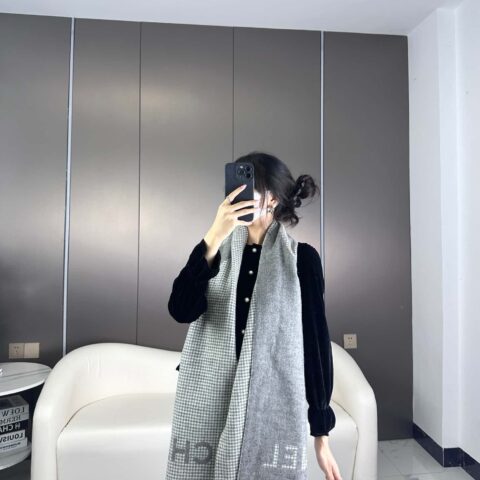 CHANEL 香奶奶尾单新款23B千鸟格拼色羊绒围巾