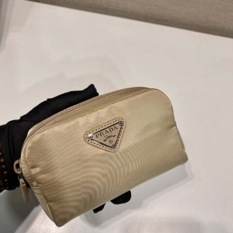 PRADA Re-Nylon再生尼龙小手包 1NA339