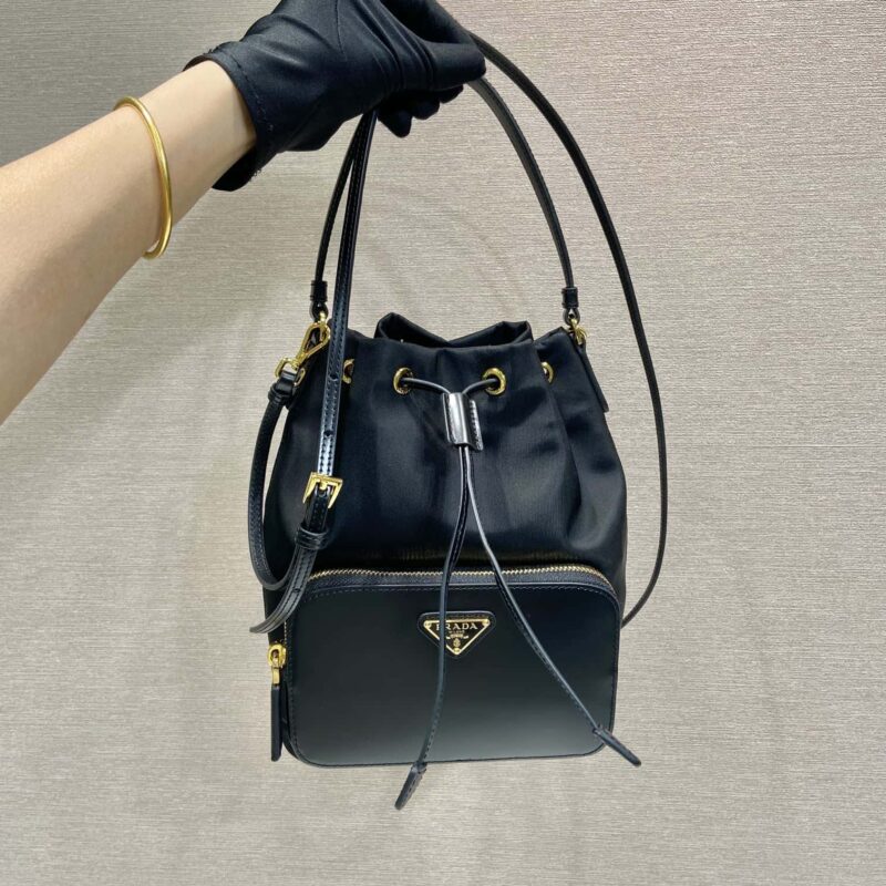 PRADA普拉达 新款水桶 1BH038亮面/尼龙面料