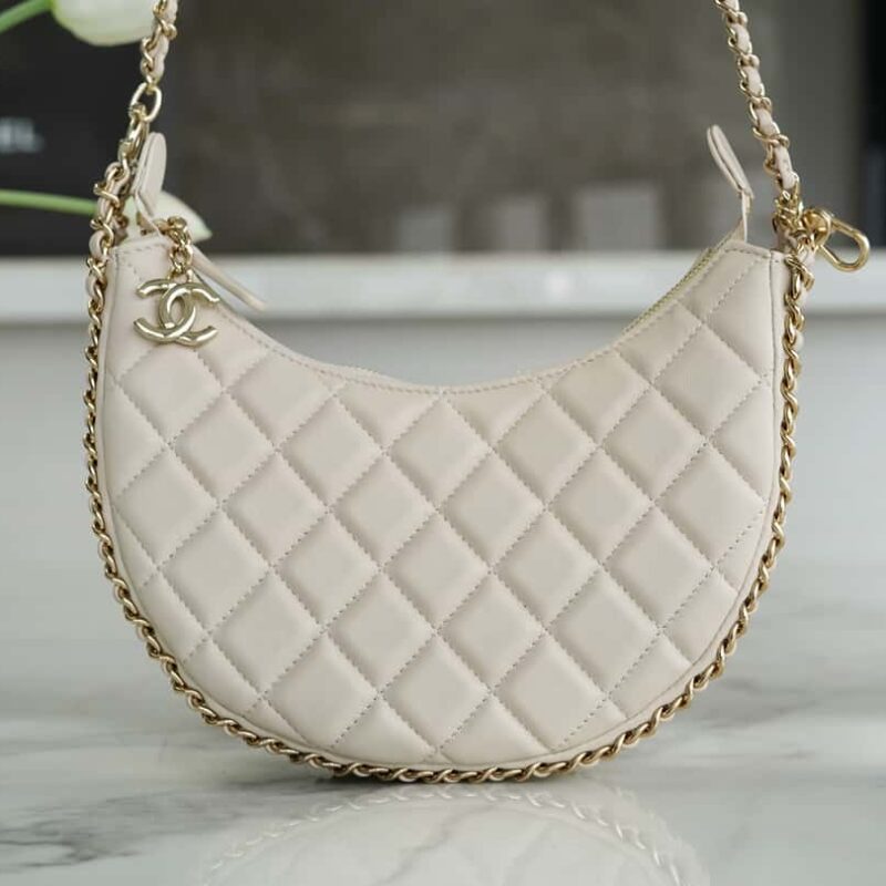 CHANEL 23p月亮/月牙包 AS3917奶杏色