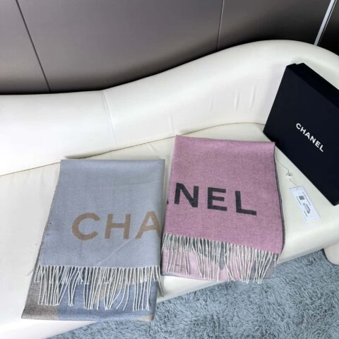 CHANEL 羊绒双面紫本色与深灰色过度渐变大披肩