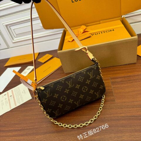 LV M82766 Pochette Accessoires