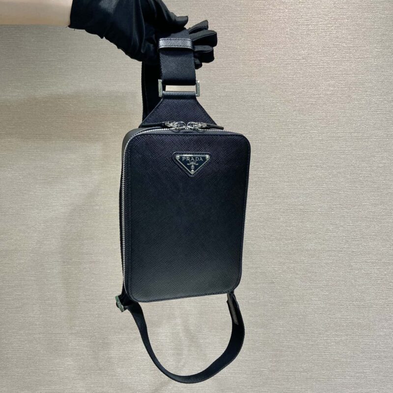 PRADA 新款胸包🎉2VZ106胸包