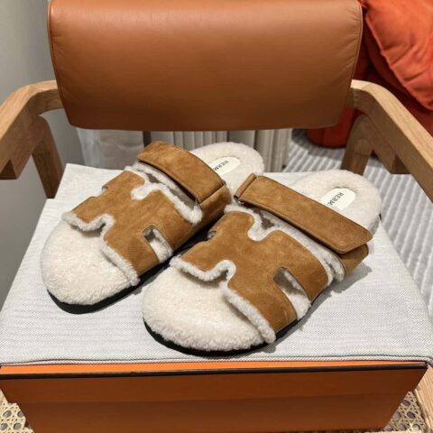 Hermès H家 Chypre系列男士凉鞋