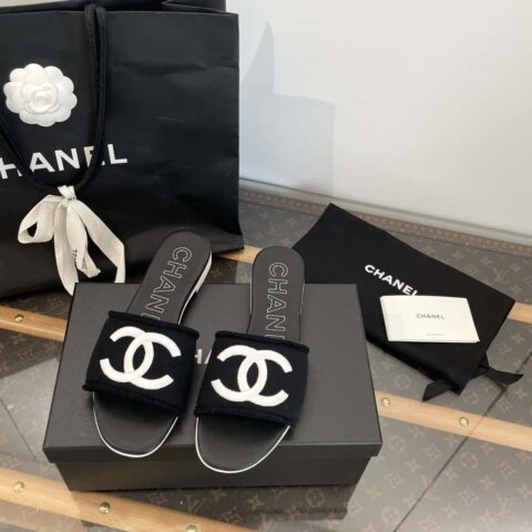 CHANEL 小香𝟐𝟎𝟐𝟒春夏双𝐂 logo刺绣拖鞋