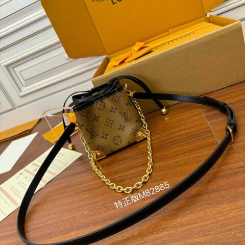 LV M82885 NOÉ PURSE LV CHARMS 手袋