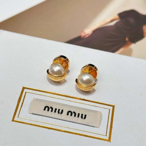 ❗️新品❗️MIU MIU缪缪珍珠光面耳钉耳环