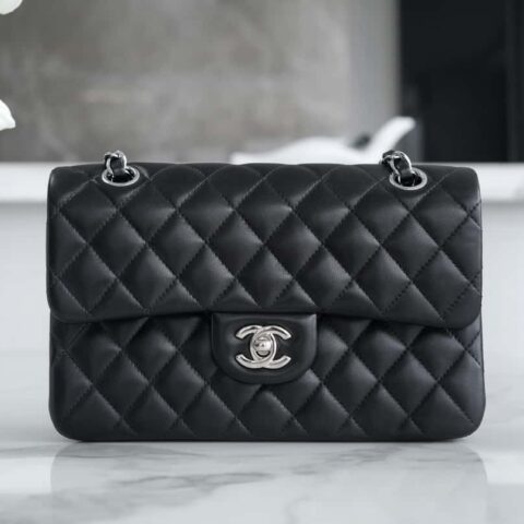 CHANEL 「Classic Flap」经典口盖包 黑羊银 小号 A01113