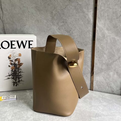 LOEWE Pebble水桶包 0703棕色 24.5CM