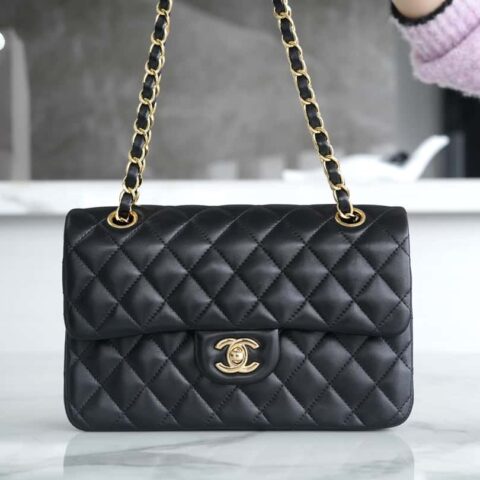 CHANEL 「Classic Flap」经典口盖包 黑羊金 小号 A01113