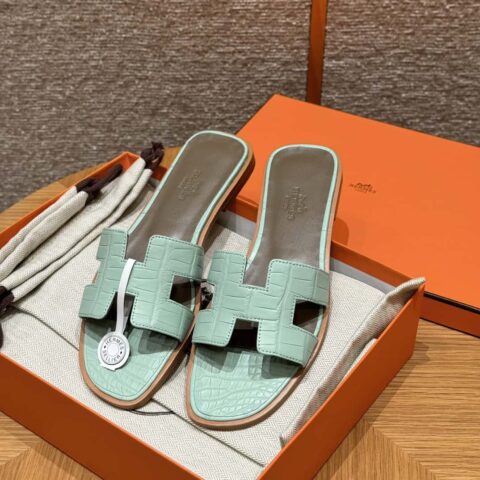 Hermès 鳄鱼皮拖鞋