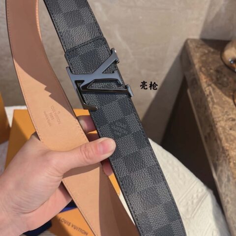 LV 标志性字母金属扣腰带 M9808/M9608/M9610