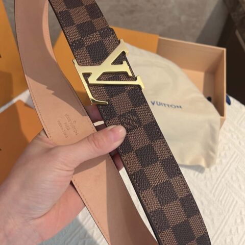 LV 标志性字母金属扣腰带 M9808/M9608/M9610