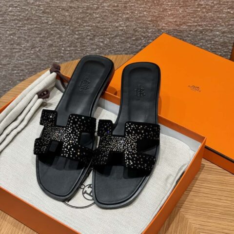 Hermès 最新款钻面拖鞋