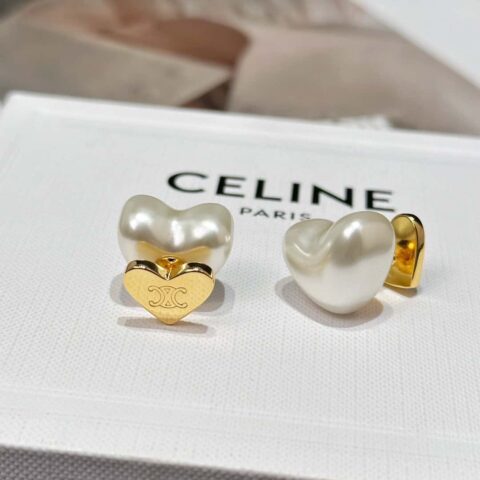 ❗️新品❗️ ☀️新款☑️ Celine瑟琳简约风桃心爱心耳钉耳环 ☀️