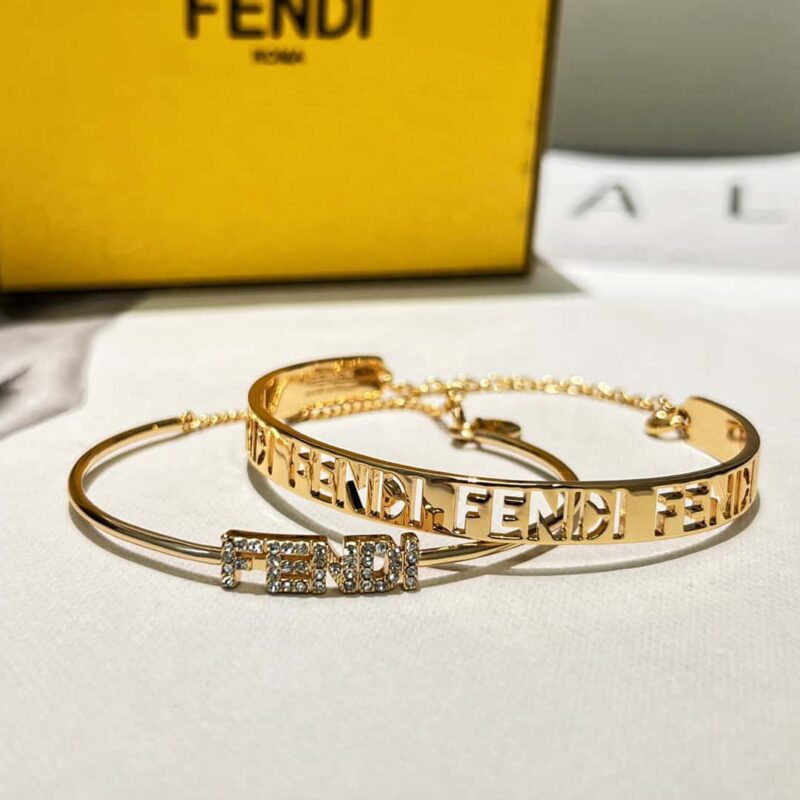 ❗新品❗️ ☀带钻290镂空310☀新款 FENDI芬迪镂空字母手镯手环 ☀