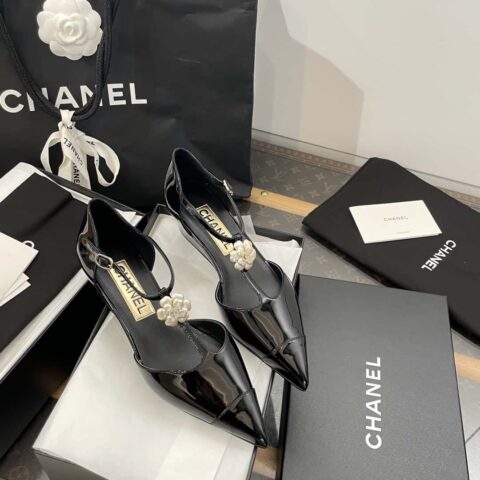 CHANEL 小香𝟐𝟎𝟐𝟒早春山茶花❀尖头坡跟单鞋