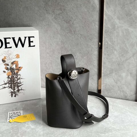 LOEWE 最新𝑷𝒆𝒃𝒃𝒍𝒆水桶包 0705荔枝纹黑色