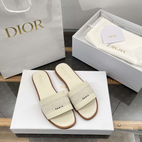 DIOR 𝟐𝟎𝟐𝟒春夏新款真皮刺绣平底拖鞋系列